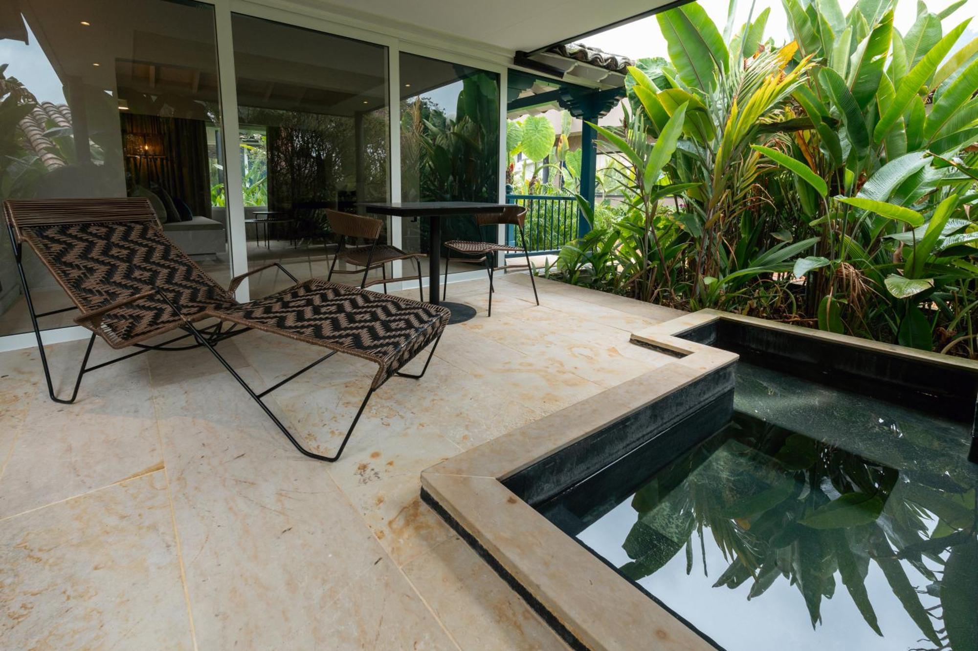 Termales El Otono Hotel La Enea Exterior photo A private pool at a hotel in Cancun, Mexico